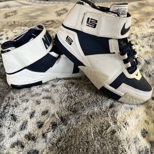 Nike LeBron y2k James Kid Basketball Shoes White Navy High Top Sneakers Size 3.5